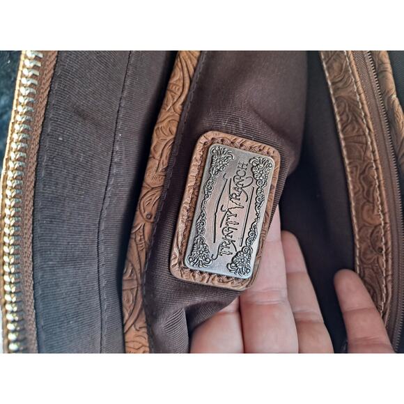 TRINITY RANCH Tooled Leather Concealed Carry Handbag Metal Studs - Picture 6 of 7